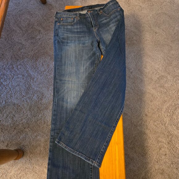 ✨ Lucky Brand Easy Rider Jeans — Effortlessly Cool & Super Flattering! ✨ - Picture 2 of 3